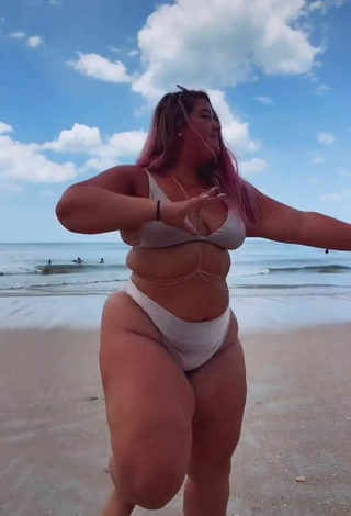 5. Seductive Sam Paige Shows Cleavage in Grey Bikini at the Beach