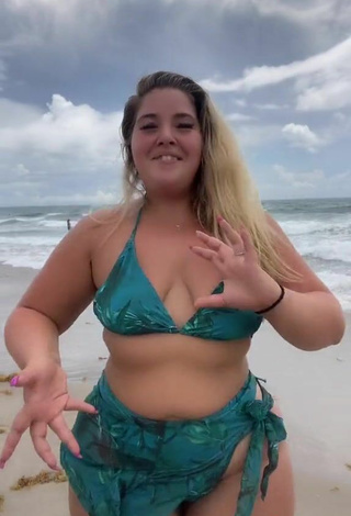 3. Sweet Sam Paige Shows Cleavage in Cute Green Bikini at the Beach
