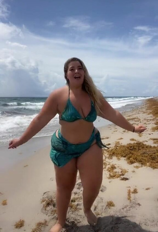 5. Erotic Sam Paige Shows Cleavage in Green Bikini at the Beach