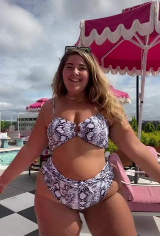 Beautiful Sam Paige Shows Cleavage in Sexy Bikini at the Swimming Pool