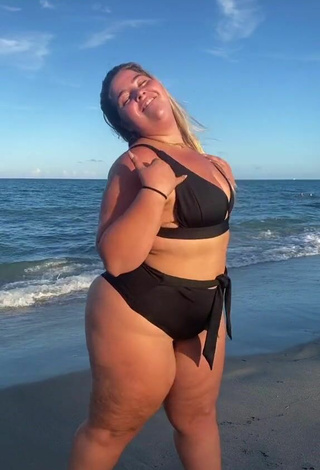 2. Sexy Sam Paige Shows Cleavage in Black Bikini at the Beach