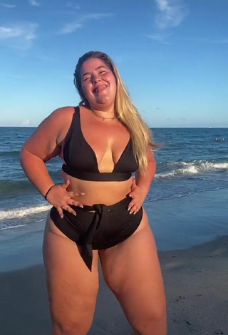 3. Sexy Sam Paige Shows Cleavage in Black Bikini at the Beach