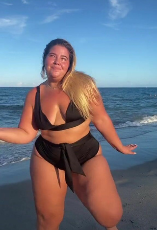 4. Sexy Sam Paige Shows Cleavage in Black Bikini at the Beach