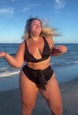 5. Sexy Sam Paige Shows Cleavage in Black Bikini at the Beach