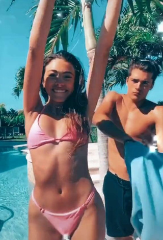 5. Valeria Arguelles Shows Cleavage in Sexy Pink Bikini at the Pool