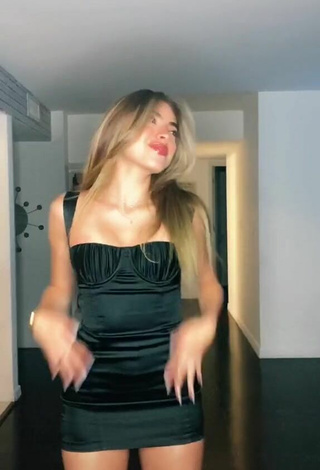 4. Hot Valeria Arguelles Shows Butt