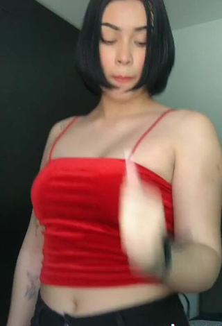6. Erotic Valeria Figueroa in Red Crop Top