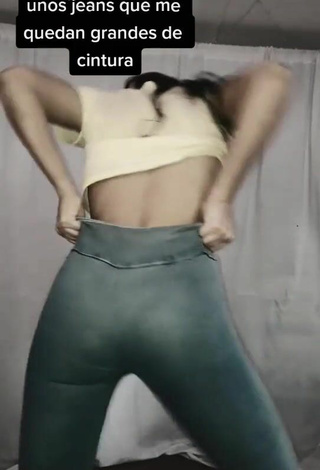 2. Sensual Violetta Ortiz Shows Butt