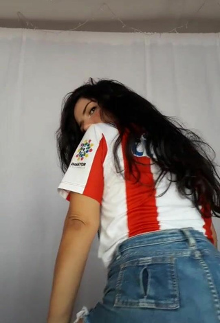 2. Attractive Violetta Ortiz Shows Butt while Twerking
