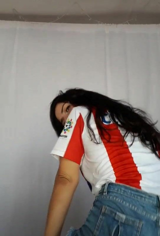 3. Attractive Violetta Ortiz Shows Butt while Twerking