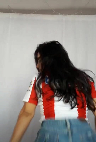 5. Attractive Violetta Ortiz Shows Butt while Twerking
