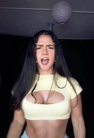 3. Amazing Violetta Ortiz Shows Cleavage in Hot Yellow Crop Top