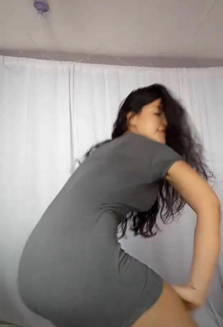 4. Erotic Violetta Ortiz Shows Butt while Twerking