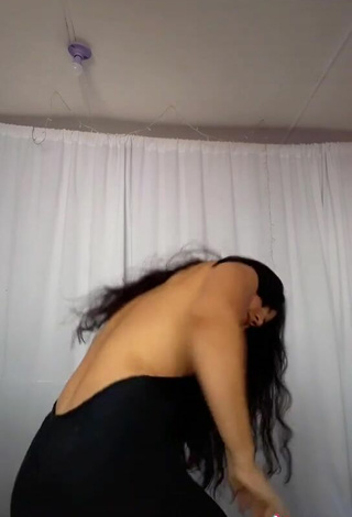 6. Sweetie Violetta Ortiz Shows Butt while Twerking