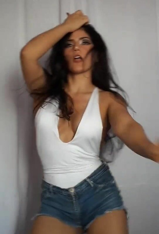 4. Sexy Violetta Ortiz Shows Cleavage in White Top
