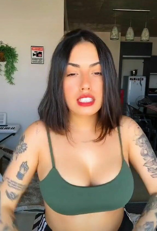 2. Seductive Vitoria Marcilio Shows Cleavage in Green Crop Top and Bouncing Boobs