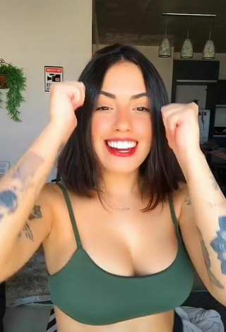 4. Seductive Vitoria Marcilio Shows Cleavage in Green Crop Top and Bouncing Boobs