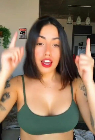 5. Seductive Vitoria Marcilio Shows Cleavage in Green Crop Top and Bouncing Boobs