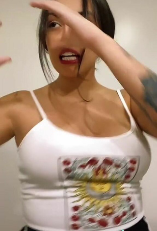 3. Beautiful Vitoria Marcilio Shows Cleavage in Sexy Crop Top and Bouncing Tits