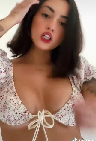 6. Sweetie Vitoria Marcilio Shows Cleavage in Floral Crop Top and Bouncing Boobs