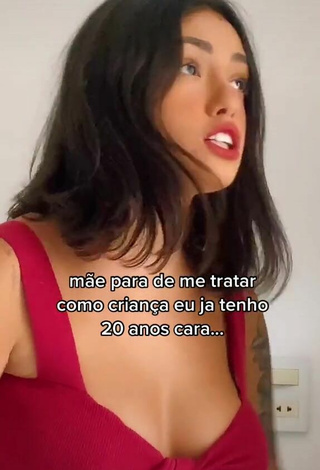 2. Hot Vitoria Marcilio Shows Cleavage in Red Crop Top and Bouncing Boobs