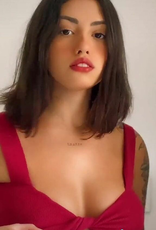 5. Hot Vitoria Marcilio Shows Cleavage in Red Crop Top and Bouncing Boobs