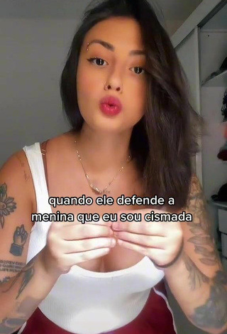 4. Sexy Vitoria Marcilio Shows Cleavage in White Tank Top