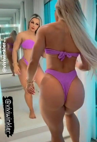 2. Adorable Vivi Winkler Shows Big Butt