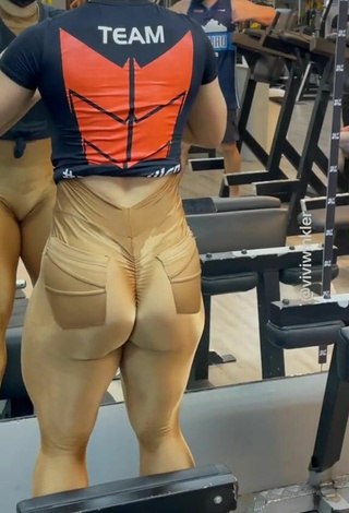 2. Gorgeous Vivi Winkler Shows Big Butt in the Sports Club