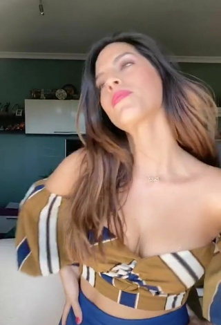 2. Beautiful Paola Shows Cleavage in Sexy Crop Top