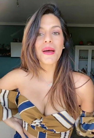 4. Cute Paola Shows Cleavage in Crop Top