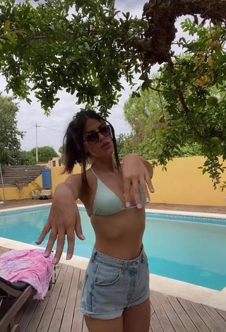 6. Sexy Paola Shows Cleavage in Blue Bikini Top at the Swimming Pool