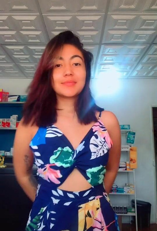 4. Sexy Yuzney Guerrero in Floral Overall