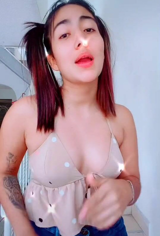 6. Sexy Yuzney Guerrero Shows Cleavage in Polka Dot Crop Top