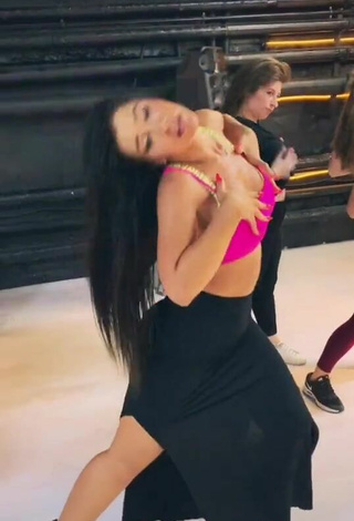 2. Seductive MIRAVI Shows Butt while doing Dance