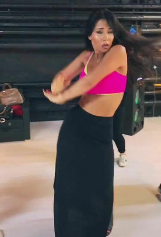 4. Seductive MIRAVI Shows Butt while doing Dance