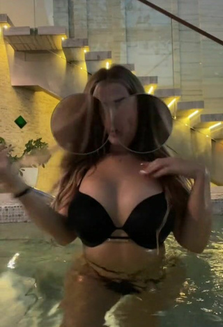 5. Hot MIRAVI Shows Cleavage in Black Bikini at the Swimming Pool