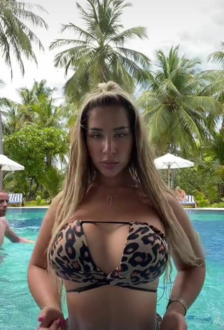 2. Sexy MIRAVI Shows Cleavage in Leopard Bikini Top at the Swimming Pool