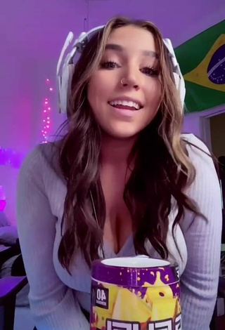 5. Cute Tyla Decker Shows Cleavage