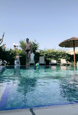 1. Hot Elli Di Shows Cleavage in White Bikini Top at the Pool