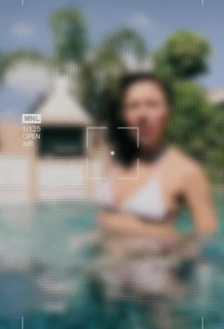 1. Sexy Elli Di in White Bikini Top at the Pool