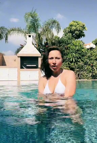 3. Sexy Elli Di in White Bikini Top at the Pool