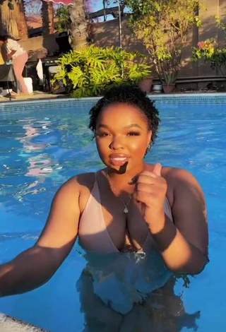 Sexy agbodoll7 Shows Cleavage in Swimsuit at the Pool