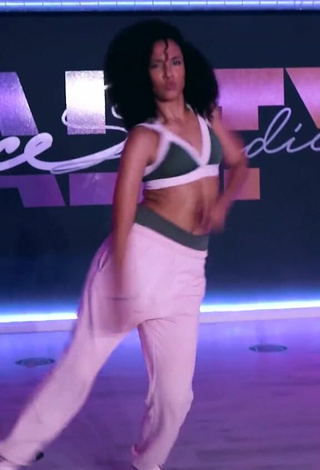 2. Sexy Aina da Silva in Sport Bra while doing Dance