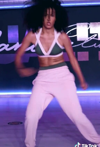 4. Sexy Aina da Silva in Sport Bra while doing Dance