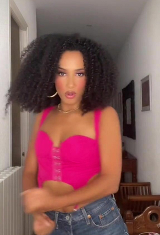 3. Beautiful Aina da Silva in Sexy Pink Crop Top