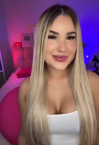Alannis Proença Shows Cleavage in Sexy White Crop Top