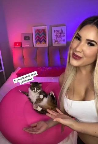 5. Alannis Proença Shows Cleavage in Sexy White Crop Top