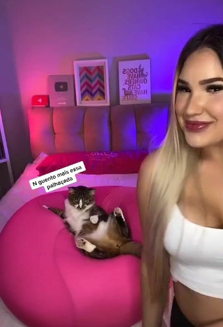 6. Alannis Proença Shows Cleavage in Sexy White Crop Top