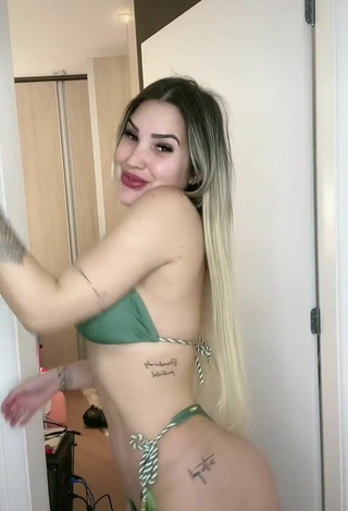 5. Sexy Alannis Proença Shows Cleavage in Green Bikini